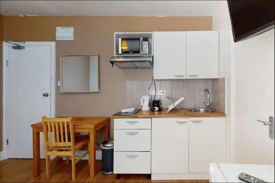 Private Self-Contained Studio Close To Hampstead, Golders Green & Camden Town Apartment London Exterior photo